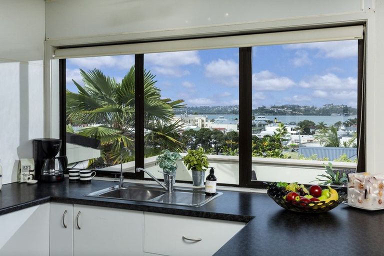 Photo of property in 2/125 Victoria Road, Devonport, Auckland, 0624