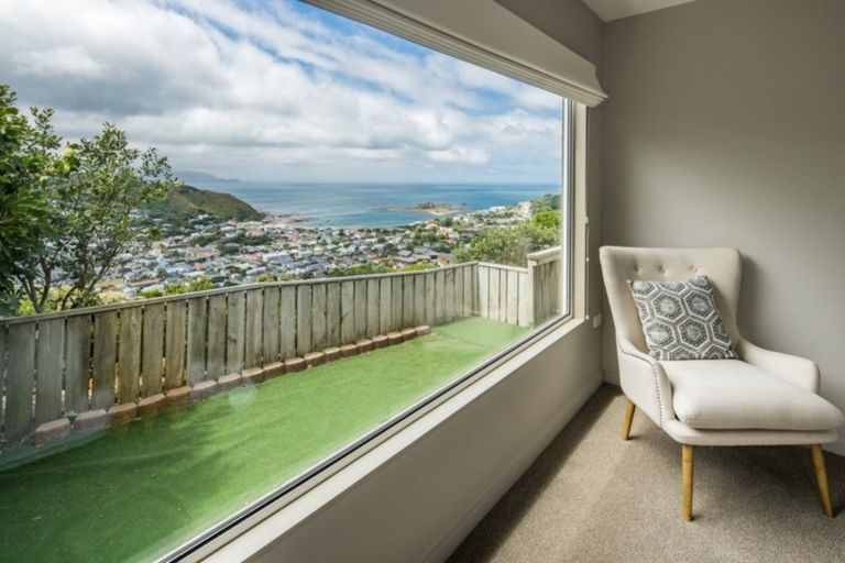 Photo of property in 18 Dargle Way, Island Bay, Wellington, 6023