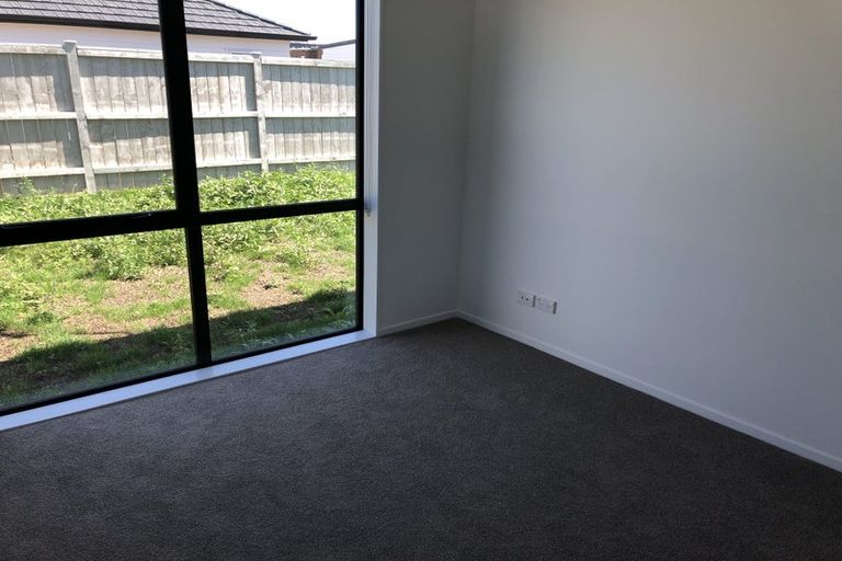 Photo of property in 33 Pepene Avenue, Takanini, 2112