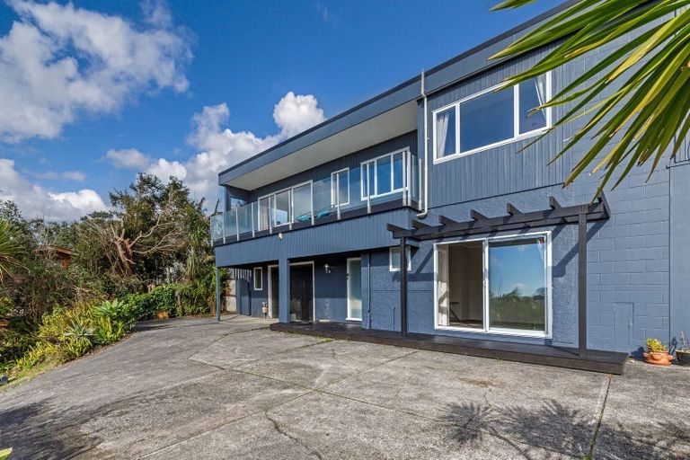 Photo of property in 1/15 Valdese Rise, Browns Bay, Auckland, 0630