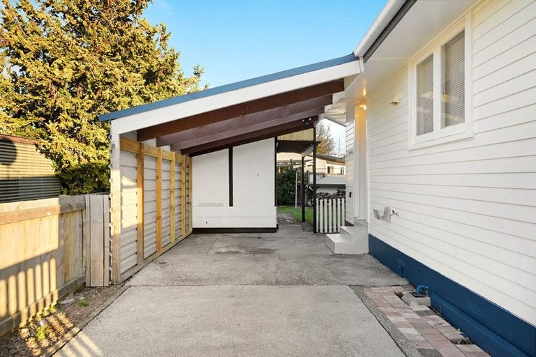 Photo of property in 2 Mabian Crescent, Deanwell, Hamilton, 3206