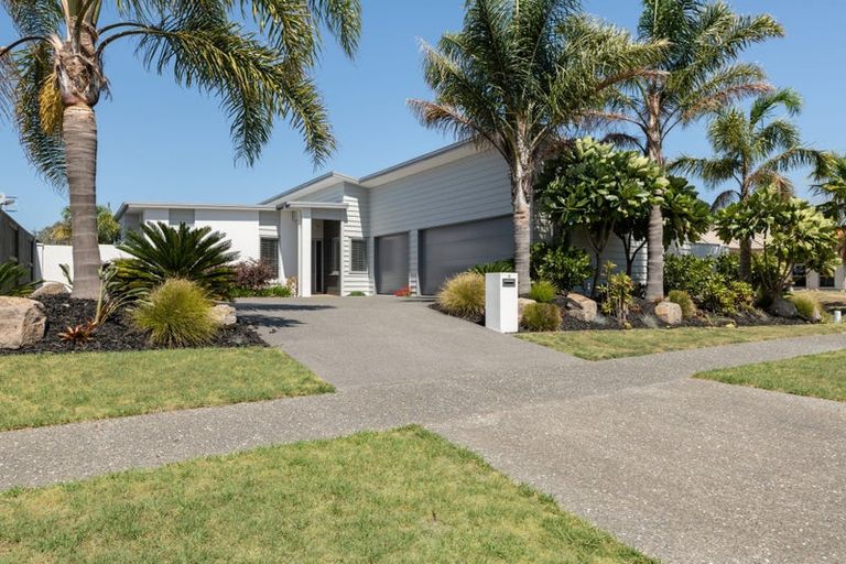 Photo of property in 42 Cassinia Close, Papamoa Beach, Papamoa, 3118