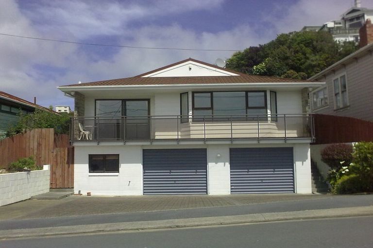 Photo of property in 3 Tanera Crescent, Brooklyn, Wellington, 6021