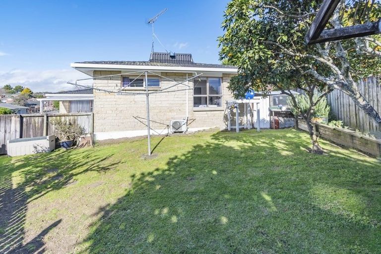 Photo of property in 71 Ray Small Drive, Pahurehure, Papakura, 2113