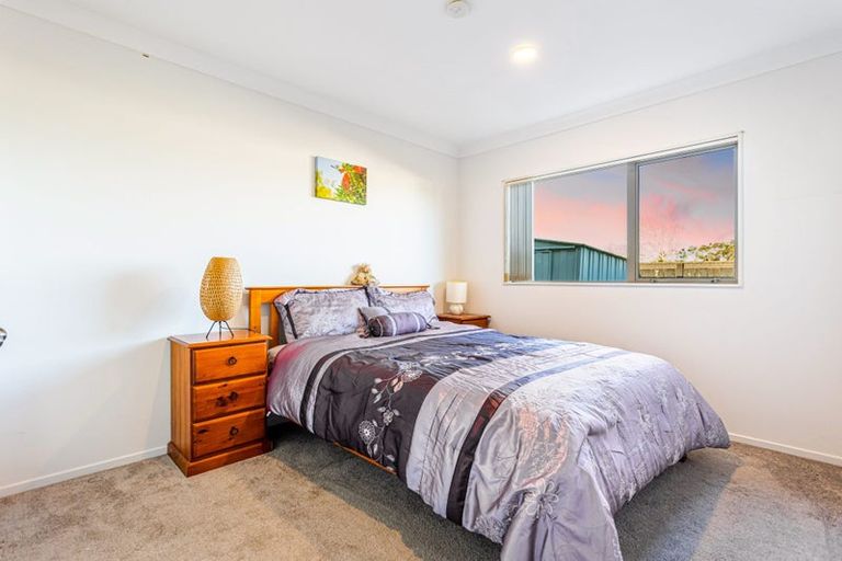 Photo of property in 21 Bradnor Meadows Drive, Swanson, Auckland, 0612