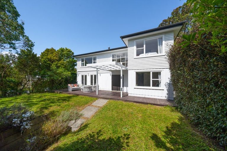 Photo of property in 1 Wakely Road, Newlands, Wellington, 6037