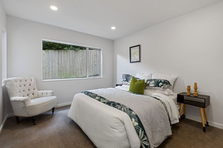 Photo of property in 487a East Coast Road, Murrays Bay, Auckland, 0630