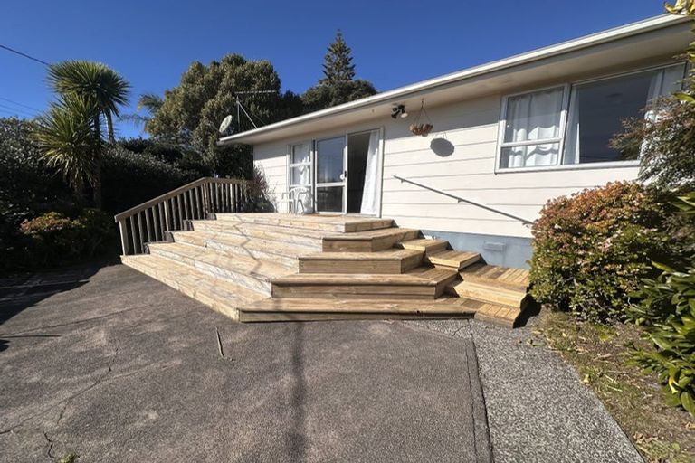 Photo of property in 2/811a Te Atatu Road, Te Atatu Peninsula, Auckland, 0610
