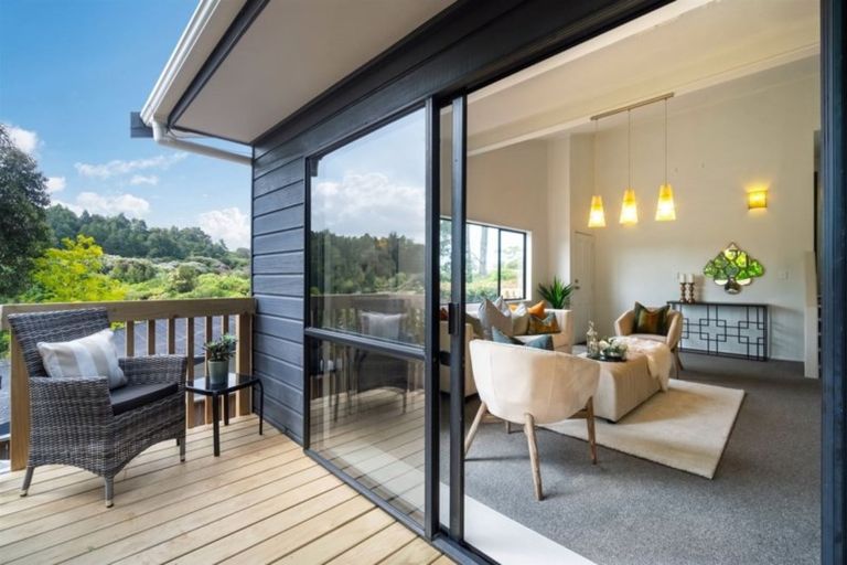 Photo of property in 2/9a Kitewao Street, Northcote, Auckland, 0627