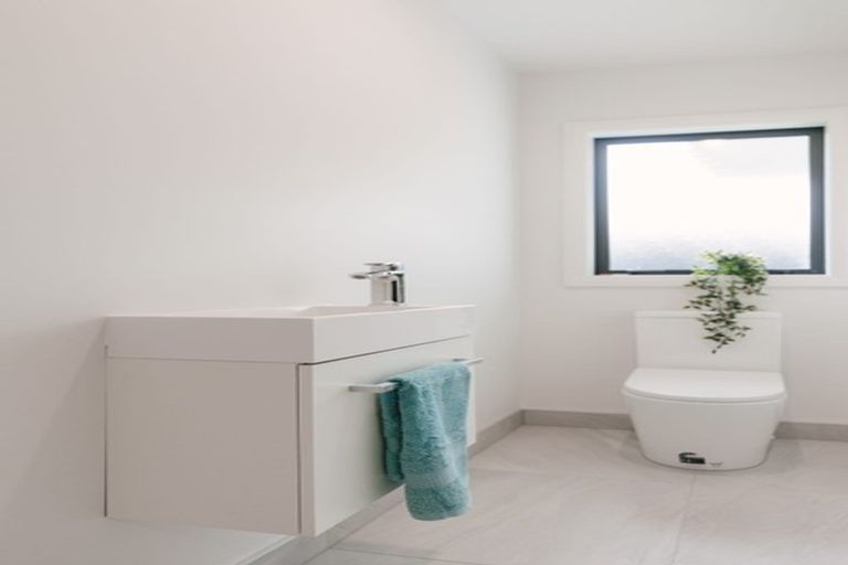 Photo of property in 32 Atlantic Drive, Fitzherbert, Palmerston North, 4410