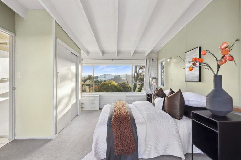 Photo of property in 8 Arapito Road, Titirangi, Auckland, 0604