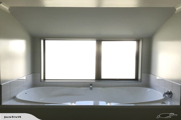 Photo of property in 17a Raumati Terrace, Khandallah, Wellington, 6035