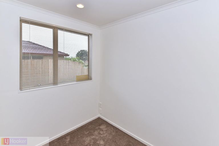 Photo of property in 24 Piriti Place, Weymouth, Auckland, 2103