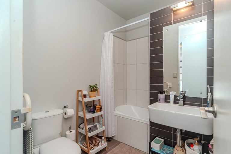 Photo of property in Vespa Apartments, 303/20 Hanson Street, Mount Cook, Wellington, 6021