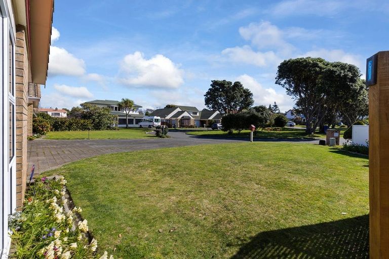 Photo of property in 12 Manly Garden, Paraparaumu Beach, Paraparaumu, 5032