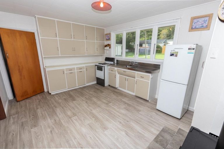 Photo of property in 35 Main South Road, Karoro, Greymouth, 7805