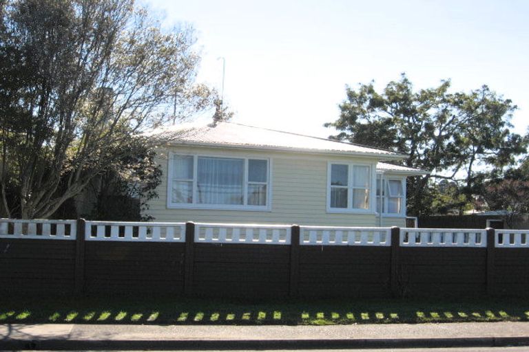 Photo of property in 3 President Avenue, Papakura, 2110