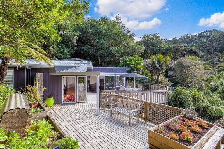 Photo of property in 46 Wood Bay Road, Titirangi, Auckland, 0604