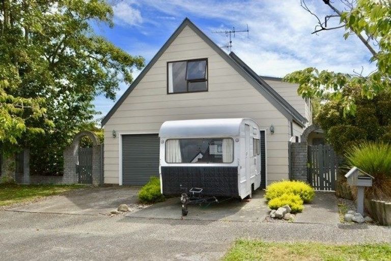 Photo of property in 11 Renata Road, Otaki, 5512