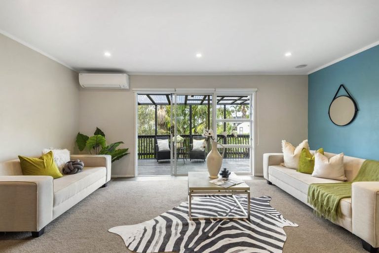 Photo of property in 1/649 Beach Road, Rothesay Bay, Auckland, 0630