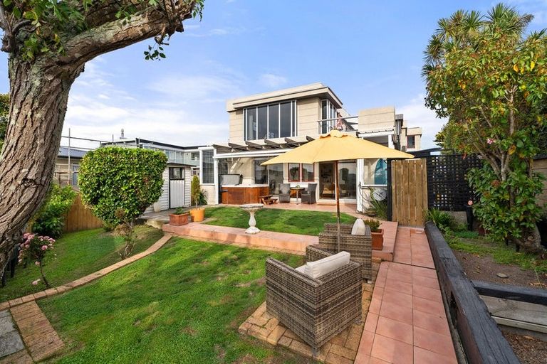 Photo of property in 81 Seaview Road, Paremata, Porirua, 5024