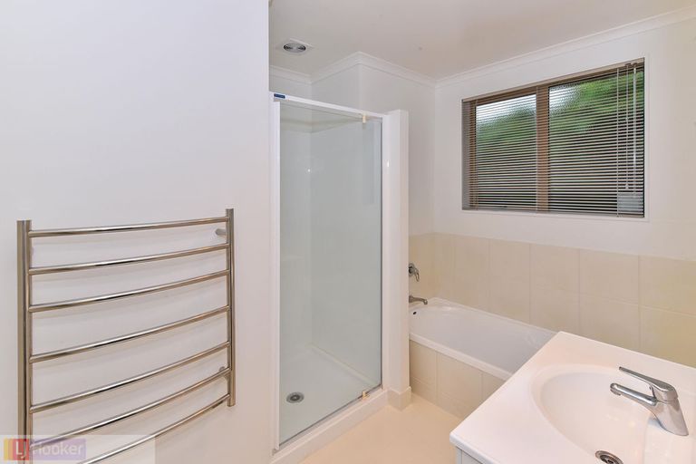 Photo of property in 24 Piriti Place, Weymouth, Auckland, 2103