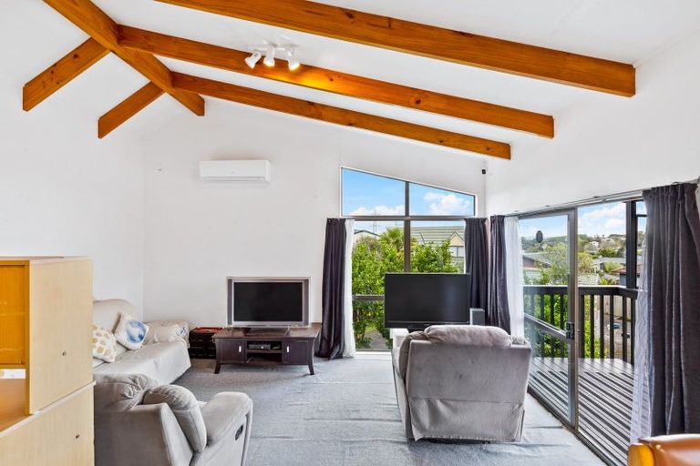 Photo of property in 13 Frosses Place, Massey, Auckland, 0614