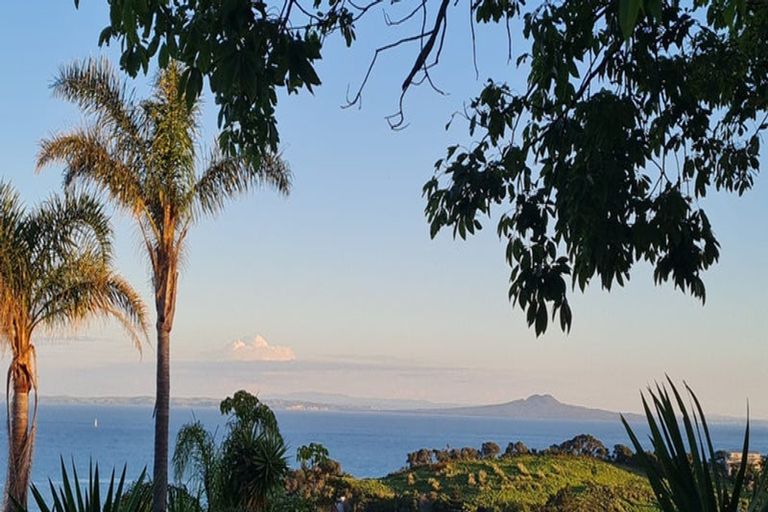 Photo of property in 76 Wade River Road, Stanmore Bay, Whangaparaoa, 0932