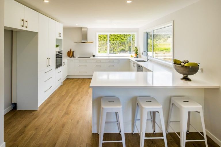 Photo of property in 92 Silverstream Road, Crofton Downs, Wellington, 6035