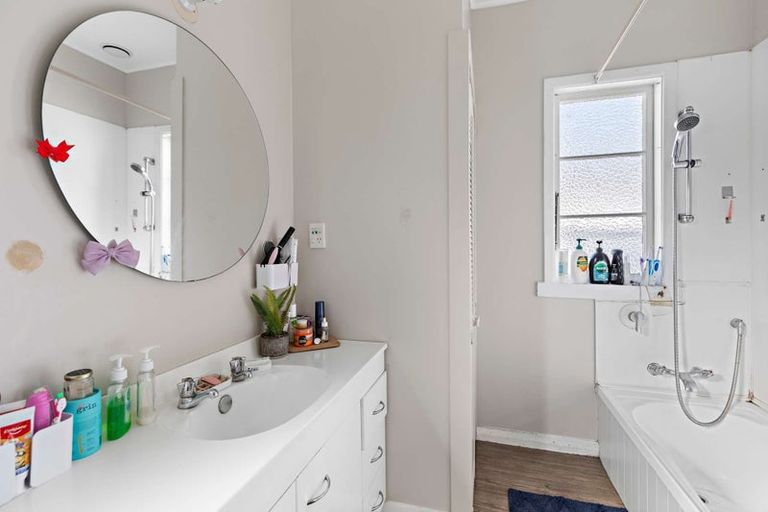 Photo of property in 15 Liverpool Street, Levin, 5510