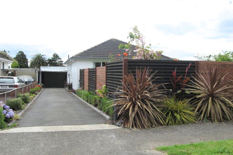 Photo of property in 37 Shortt Avenue, Mangere Bridge, Auckland, 2022