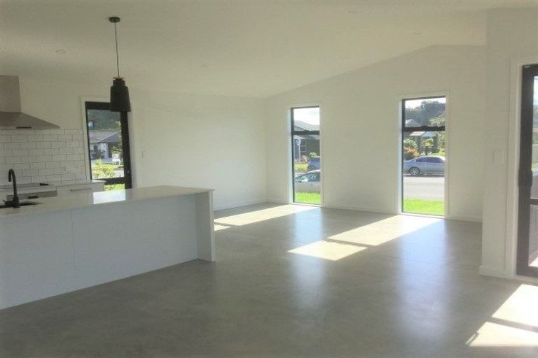 Photo of property in 3 Rochfort Crescent, Pyes Pa, Tauranga, 3112