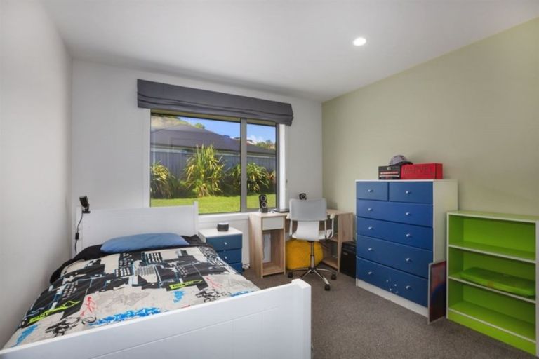 Photo of property in 17 Resolution Drive, Whitby, Porirua, 5024