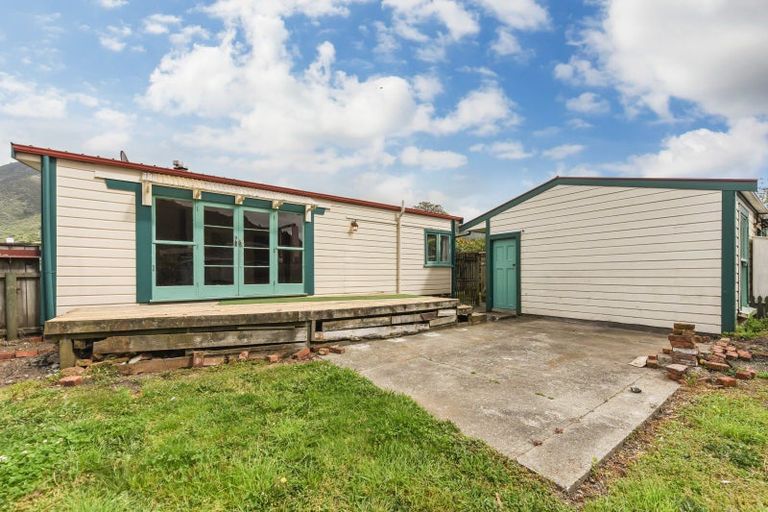 Photo of property in 24 Devon Street, Picton, 7220