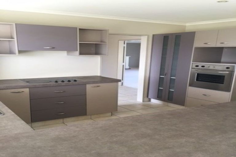 Photo of property in 98 Guildford Drive, Paraparaumu Beach, Paraparaumu, 5032