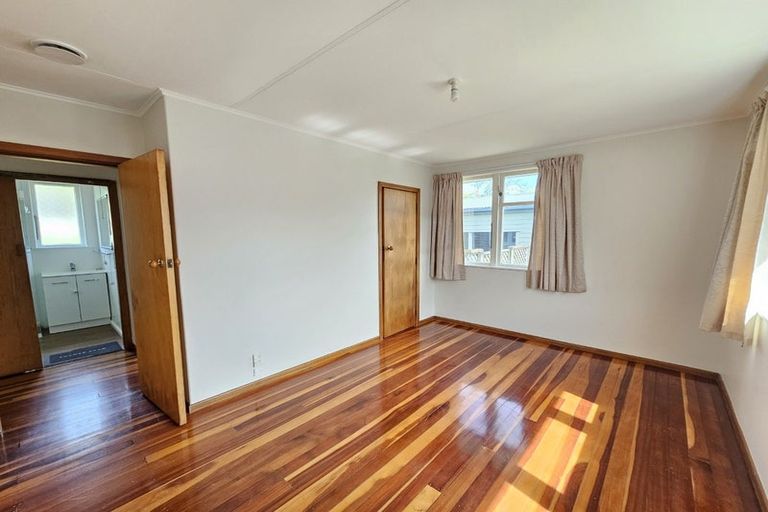 Photo of property in 15 Tawa Street, Tawa, Wellington, 5028