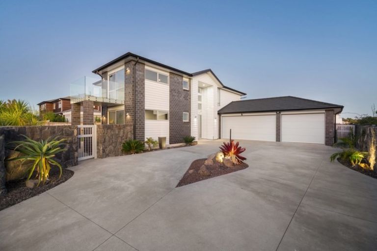 Photo of property in 18 Milano Boulevard, Karaka, Papakura, 2113