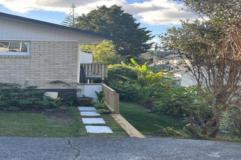 Photo of property in 2/7 Dakota Avenue, Beach Haven, Auckland, 0626