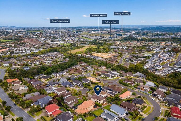 Photo of property in 8 Mulu Place, Fairview Heights, Auckland, 0632