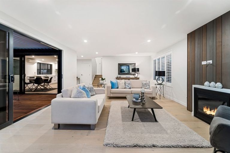 Photo of property in 2/47 Rangitoto Terrace, Milford, Auckland, 0620