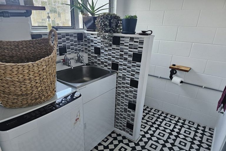 Photo of property in 2/5 Second Avenue, Avenues, Whangarei, 0110