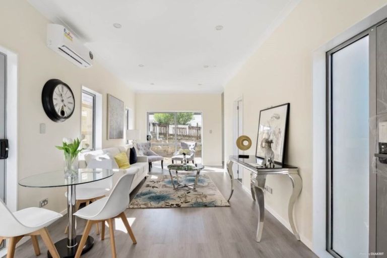 Photo of property in 55b Senator Drive, Manurewa, Auckland, 2105