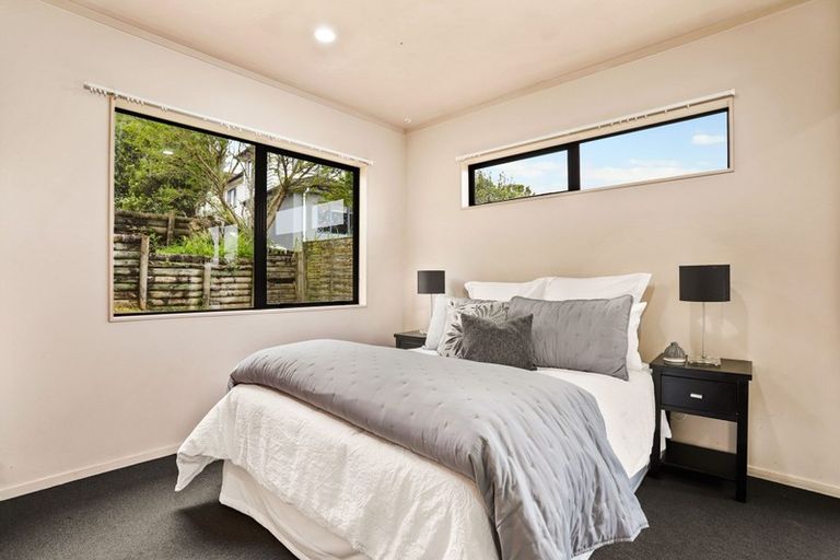 Photo of property in 20 Trias Road, Totara Vale, Auckland, 0629