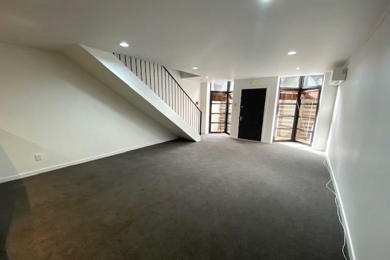 Photo of property in Mendosa Terraces Apartments, 13/9 Ebor Street, Te Aro, Wellington, 6011