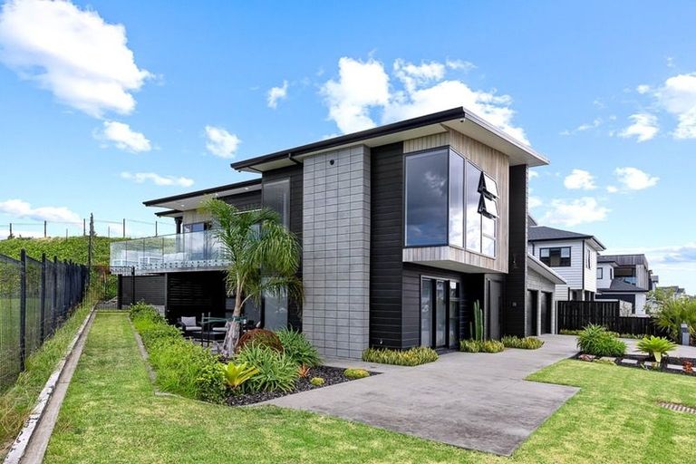 Photo of property in 46 Maka Terrace, Orewa, 0931