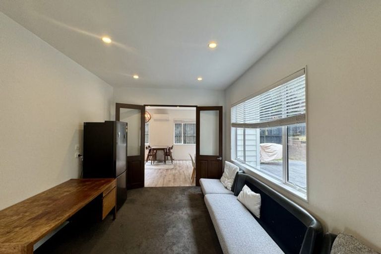 Photo of property in 31a Wairau Road, Forrest Hill, Auckland, 0627