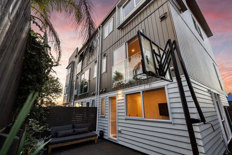 Photo of property in 3/4 Jutland Road, Hauraki, Auckland, 0622