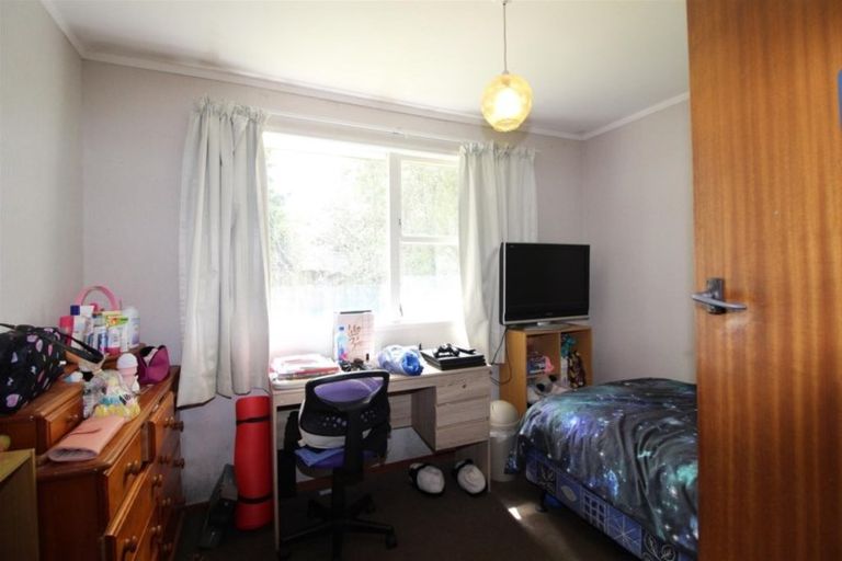 Photo of property in 17 Temuri Place, Glendene, Auckland, 0602