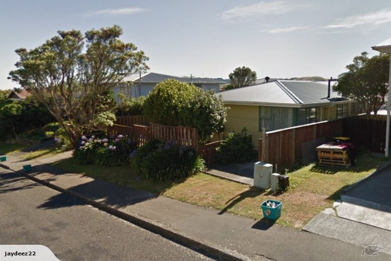 Photo of property in 16 Fitzpatrick Street, Newlands, Wellington, 6037