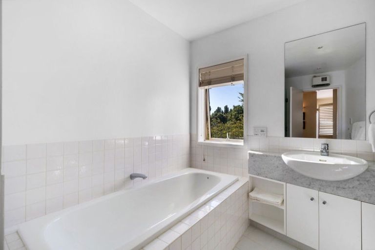 Photo of property in 29 Morrows Mead, Wanaka, 9305